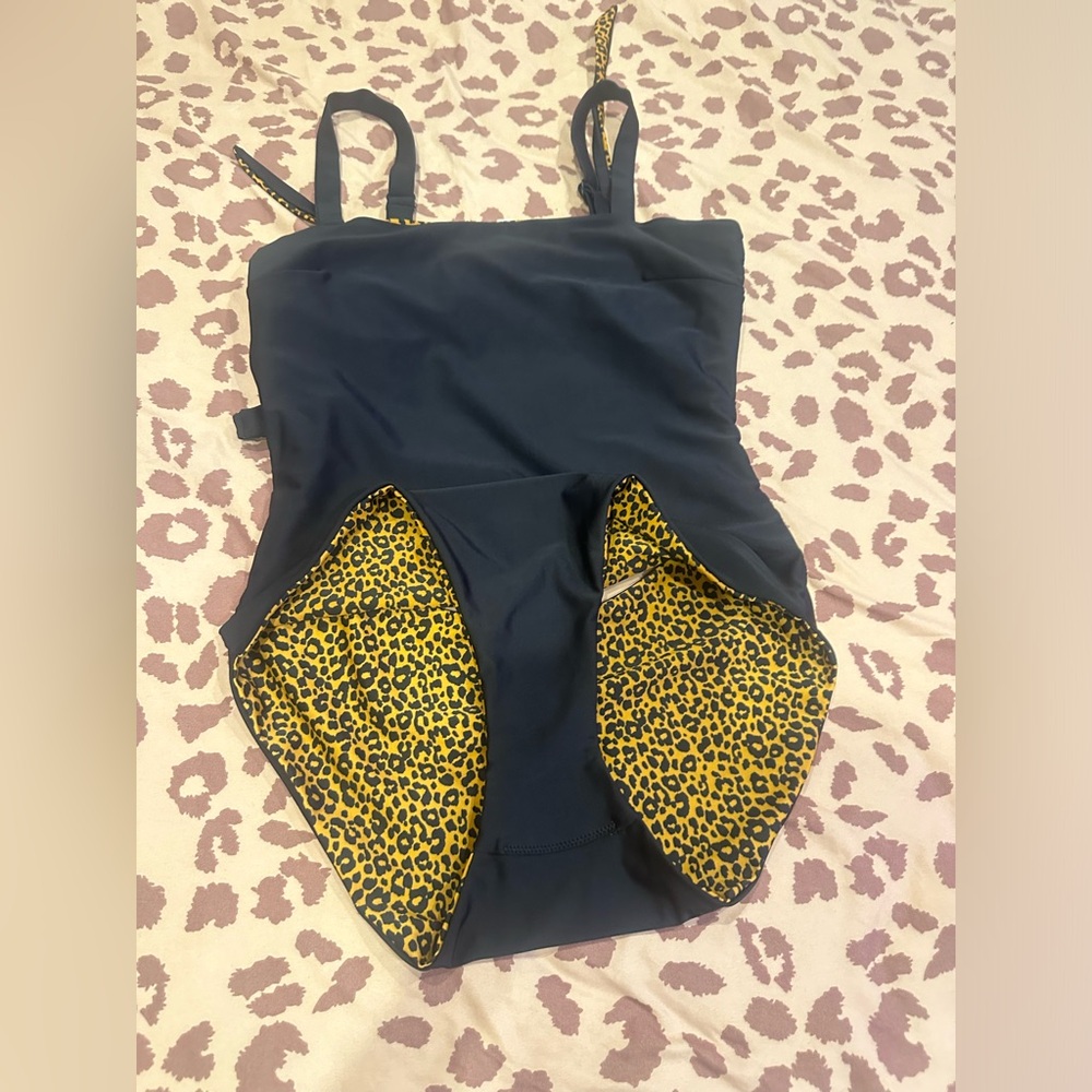 Reversible Leopard / Black Print One-Piece Swimsuit cut out bathing suit - Picture 13 of 17